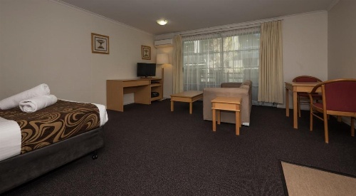 Napoleon On Kent Hotel image 6
